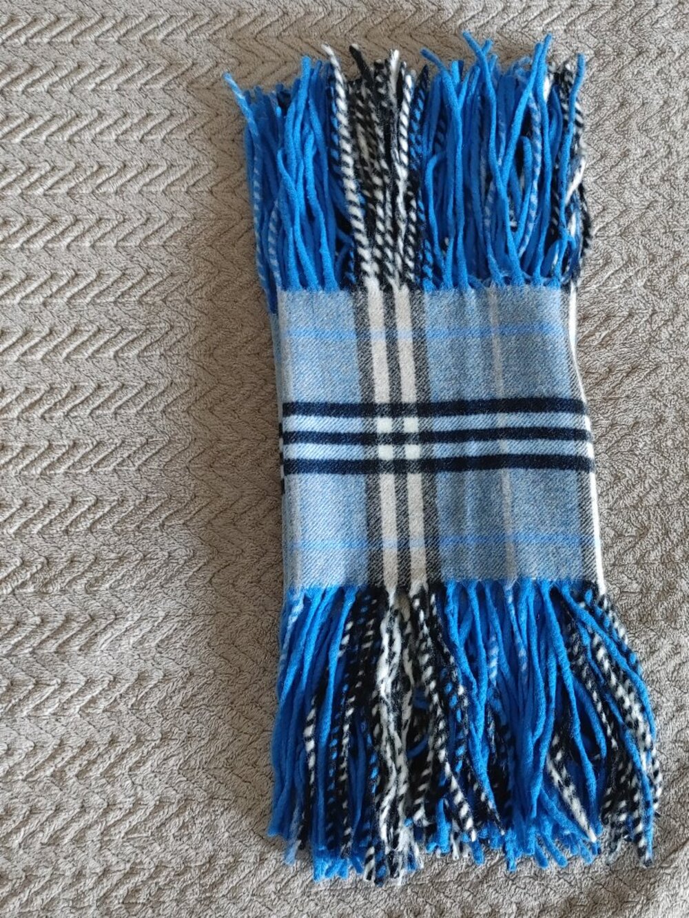 ✨💙Burberry Cashmere Scarf with Double Fringe💙✨ - Picture 10 of 16